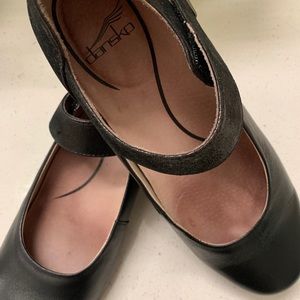 Dansko size 9 Mary Jane ballet shoes